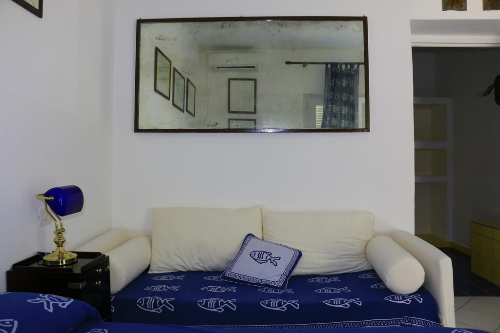 פונזה Cala Cavone Guest House מראה חיצוני תמונה