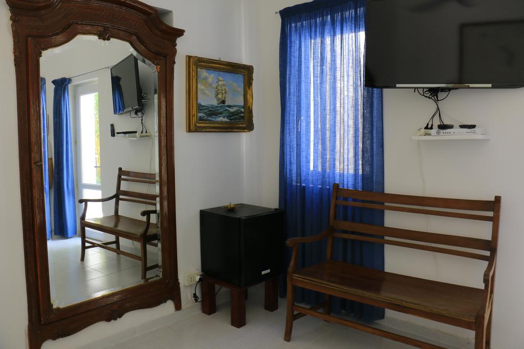 פונזה Cala Cavone Guest House מראה חיצוני תמונה