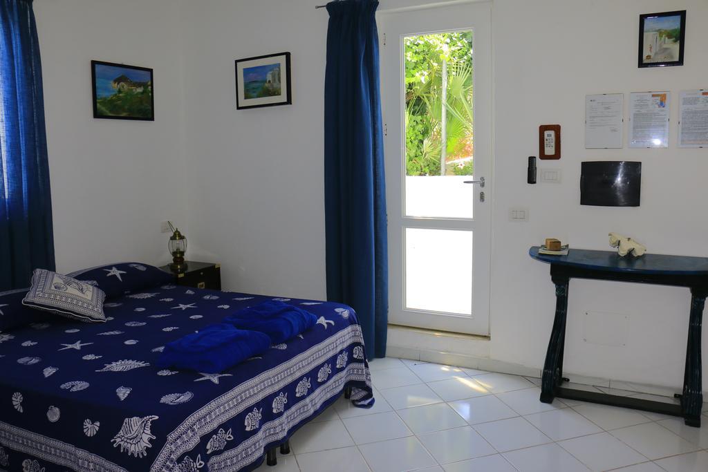 פונזה Cala Cavone Guest House מראה חיצוני תמונה