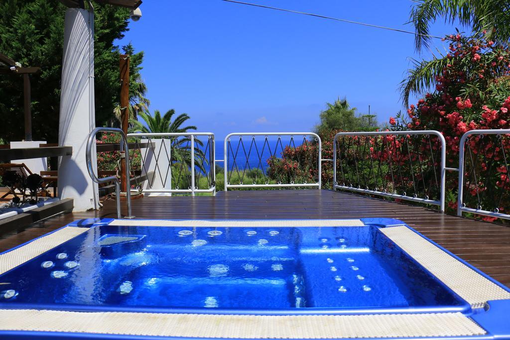 פונזה Cala Cavone Guest House מראה חיצוני תמונה