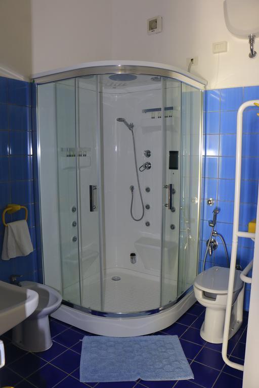 פונזה Cala Cavone Guest House מראה חיצוני תמונה