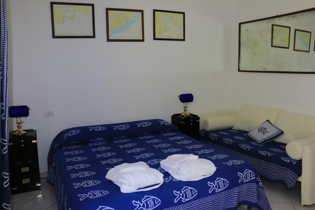 פונזה Cala Cavone Guest House מראה חיצוני תמונה