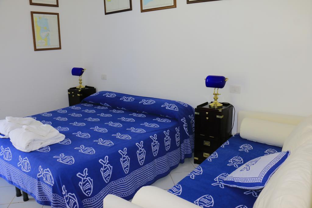 פונזה Cala Cavone Guest House מראה חיצוני תמונה