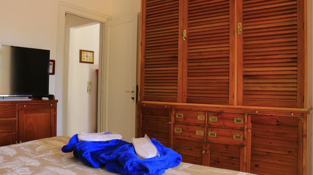 פונזה Cala Cavone Guest House מראה חיצוני תמונה