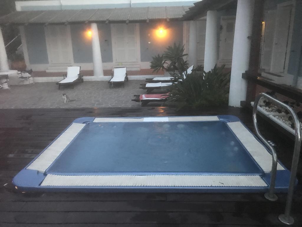 פונזה Cala Cavone Guest House מראה חיצוני תמונה