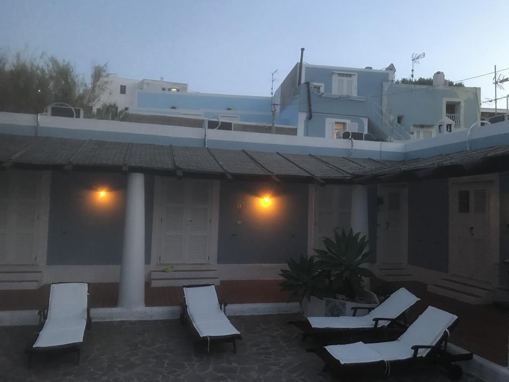 פונזה Cala Cavone Guest House מראה חיצוני תמונה