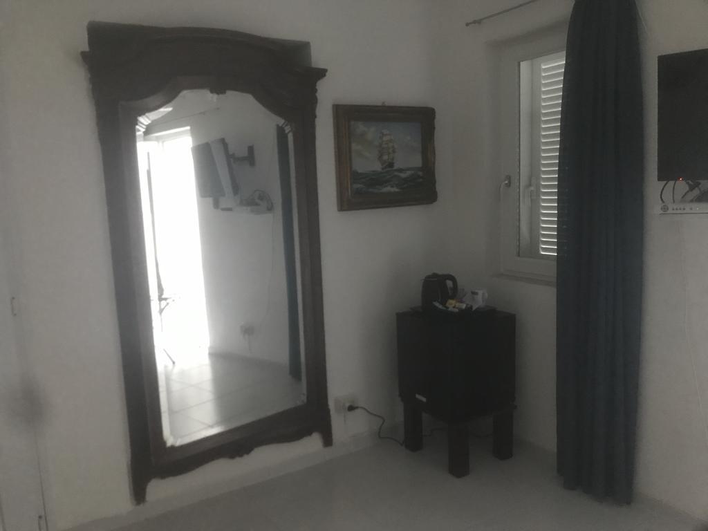 פונזה Cala Cavone Guest House מראה חיצוני תמונה