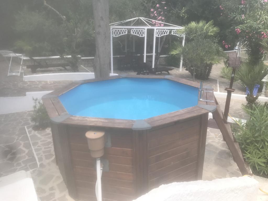 פונזה Cala Cavone Guest House מראה חיצוני תמונה