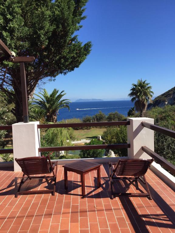 פונזה Cala Cavone Guest House מראה חיצוני תמונה